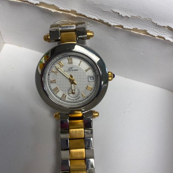 YOU WILL LOVE IT BECAUSE ITS CLASSY - Picture 2 of 7